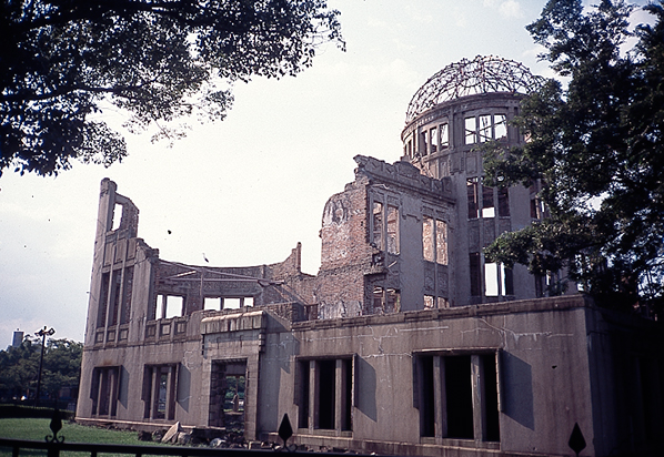 Objects. Talking. Hiroshima Art Document – billede 1 af 6